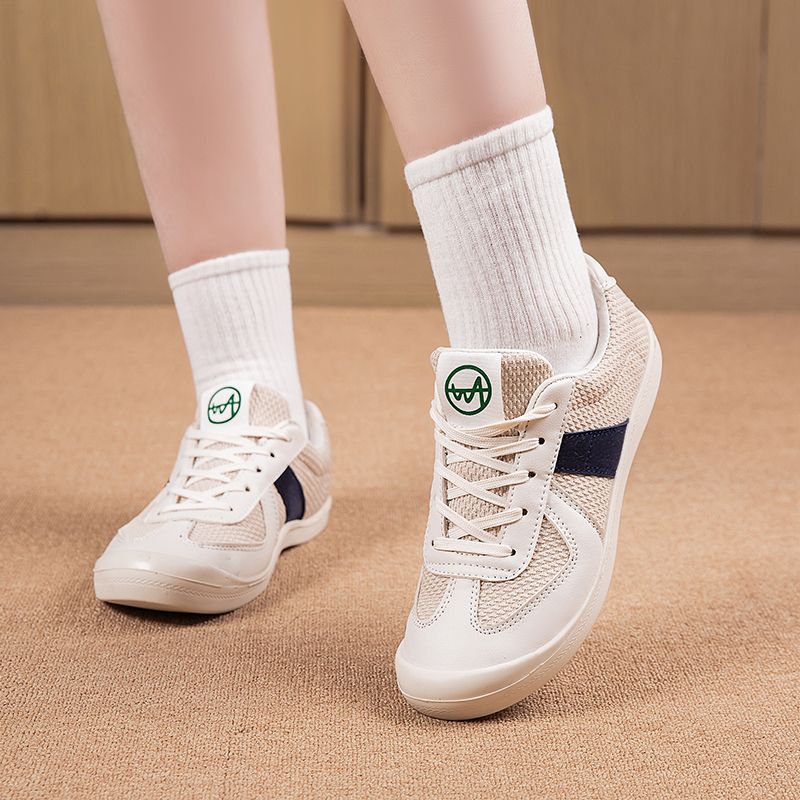 女性のスポーツシューズ高級カジュアルテニスアウトドアウォーキ - Running Shoes のレビューと価格