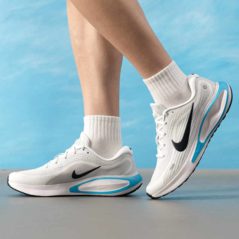 ナイキ メンズシューズ オリジナル 軽量 ロードランニングシ - Lightweight Road Running Shoes のレビューと価格
