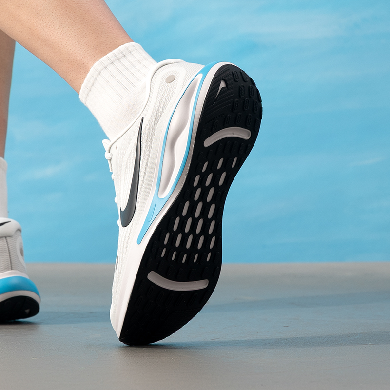 ナイキ メンズシューズ オリジナル 軽量 ロードランニングシ - Lightweight Road Running Shoes のレビューと価格