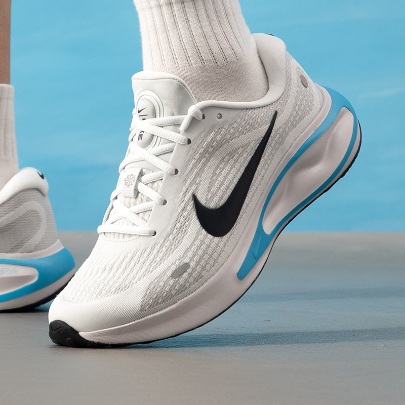ナイキ メンズシューズ オリジナル 軽量 ロードランニングシ - Lightweight Road Running Shoes のレビューと価格