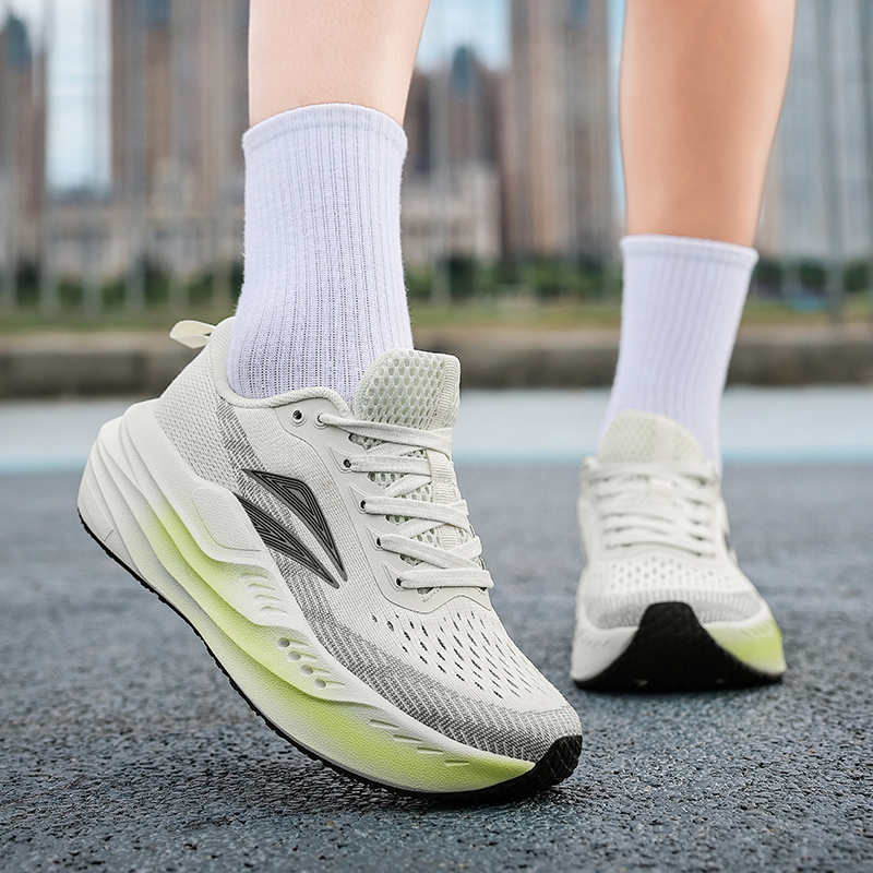 メンズランニングシューズスニーカー トレーニングシューズ ク - Lightweight Road Running Shoes のレビューと価格