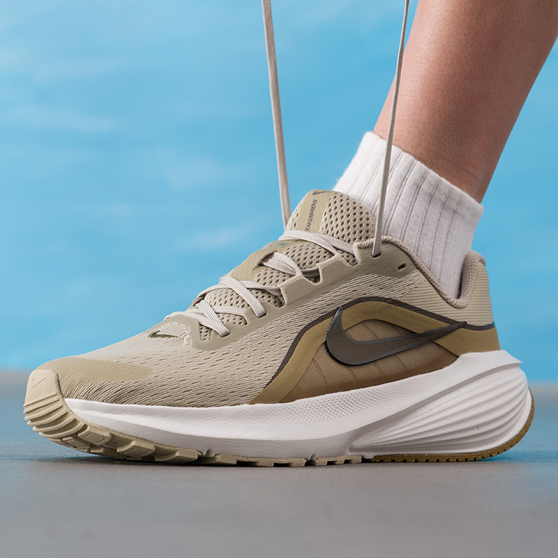 ナイキ メンズシューズ オリジナル 軽量 ロードランニングシ - Lightweight Road Running Shoes のレビューと価格