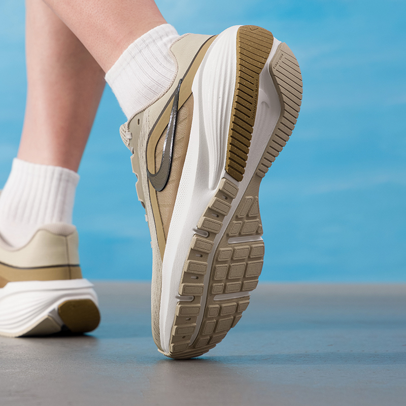 ナイキ メンズシューズ オリジナル 軽量 ロードランニングシ - Lightweight Road Running Shoes のレビューと価格