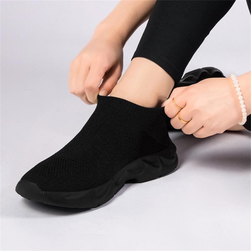 レディースメッシュニットスリッポンウォーキングシューズ、通気 - Knit Fabric Lace Up Sneakers のレビューと価格